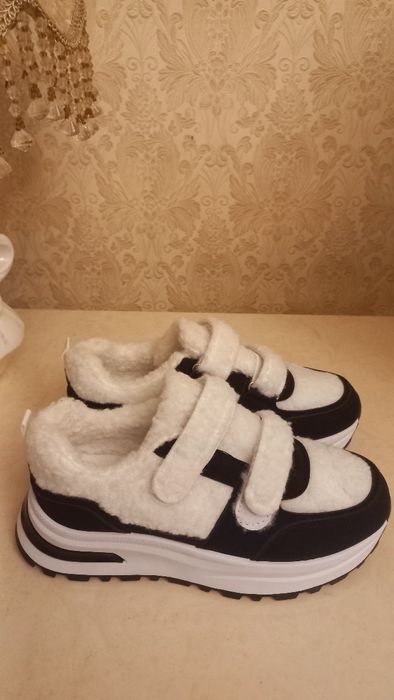 Кроссовки женские зимние