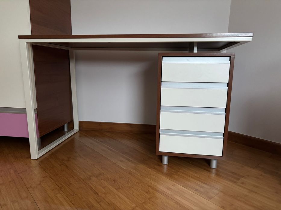 Meble do pokoju dziewczęcego