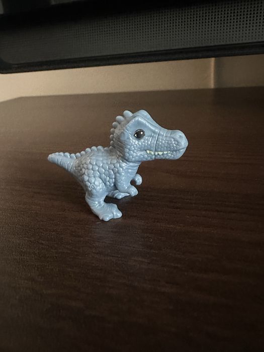 Figurka kinder niespodzianka dinozaur