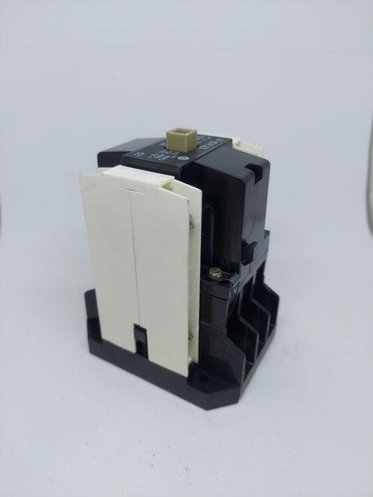 Stycznik IDX 23, napięcie cewki 220V AC,  50Hz, nieużywany