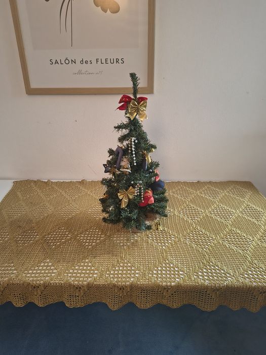 Obrus szydełkowy,kolor złoty 150/85cm