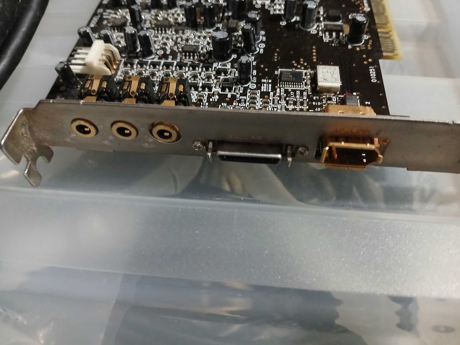 Placa de som: Creative Sound Blaster Audigy2 24bit 1.92kHz/106db snr.