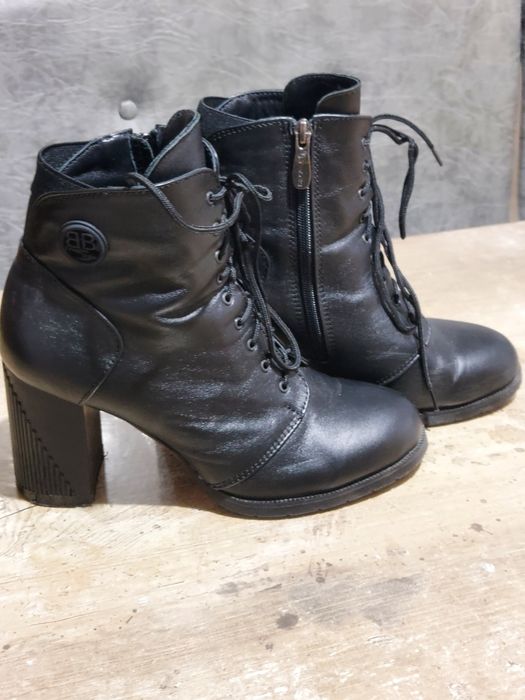 Продам шкіряні демісезонні ботинки