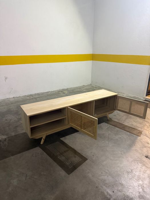 Móvel de TV com 4 meses de uso