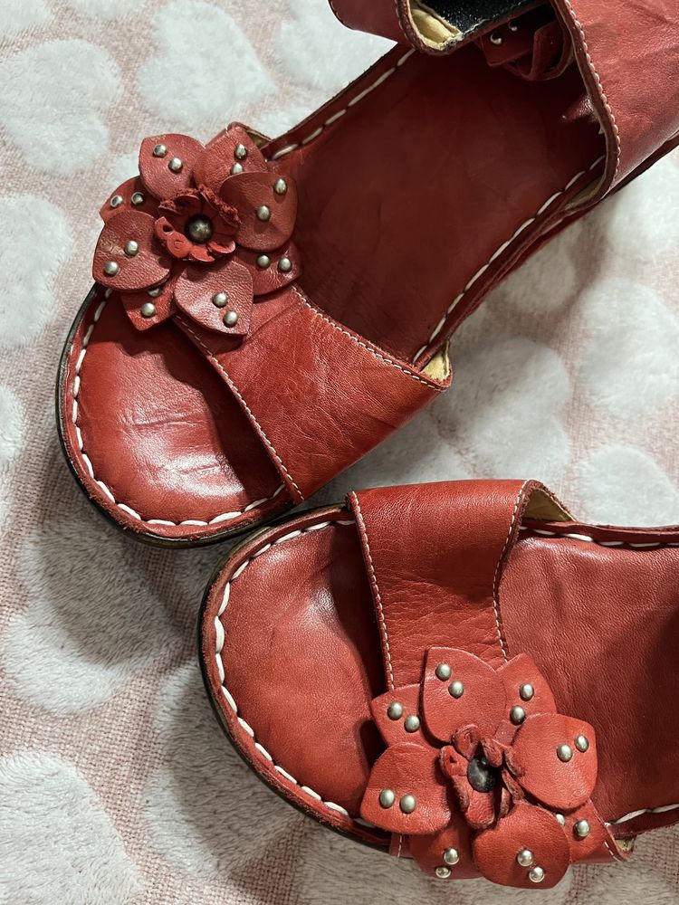 Letnie buty w rozmiarze 36  sandałki