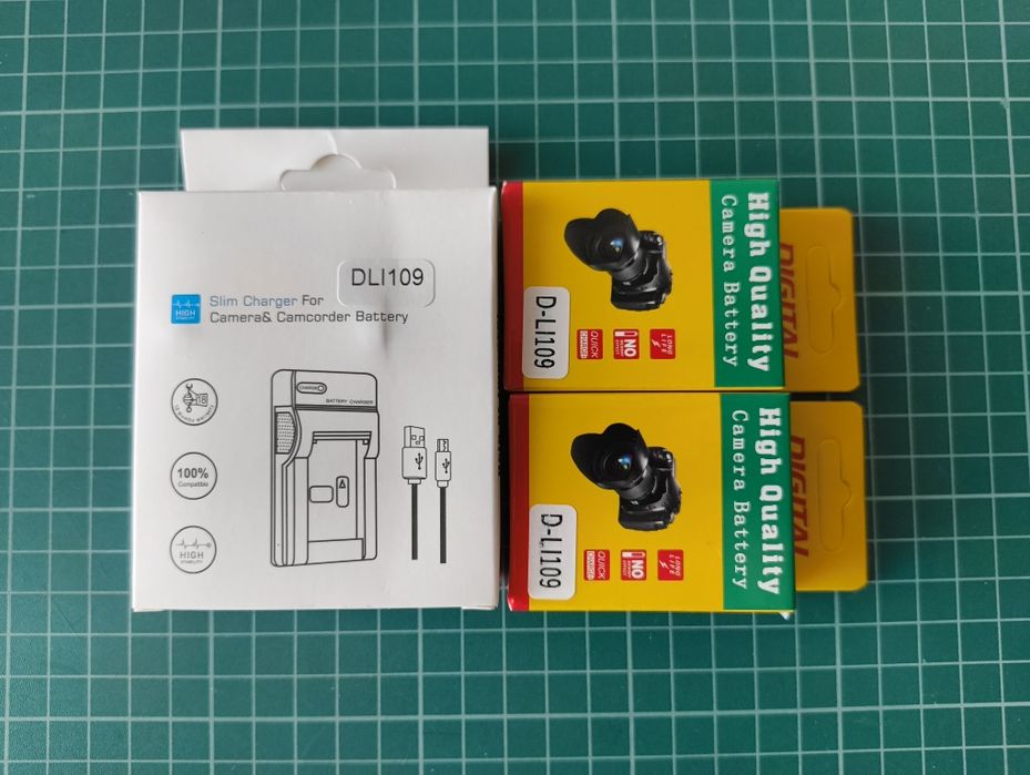 Carregador e 2 baterias Pentax novas