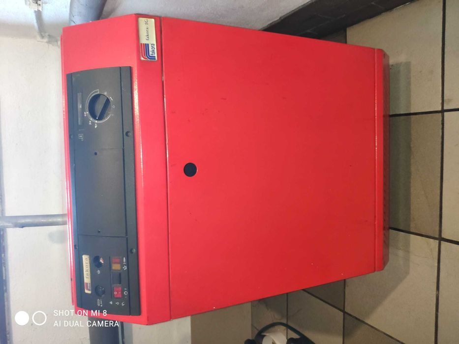 Piec centralnego ogrzewania marki "Fakora" piec gazowy