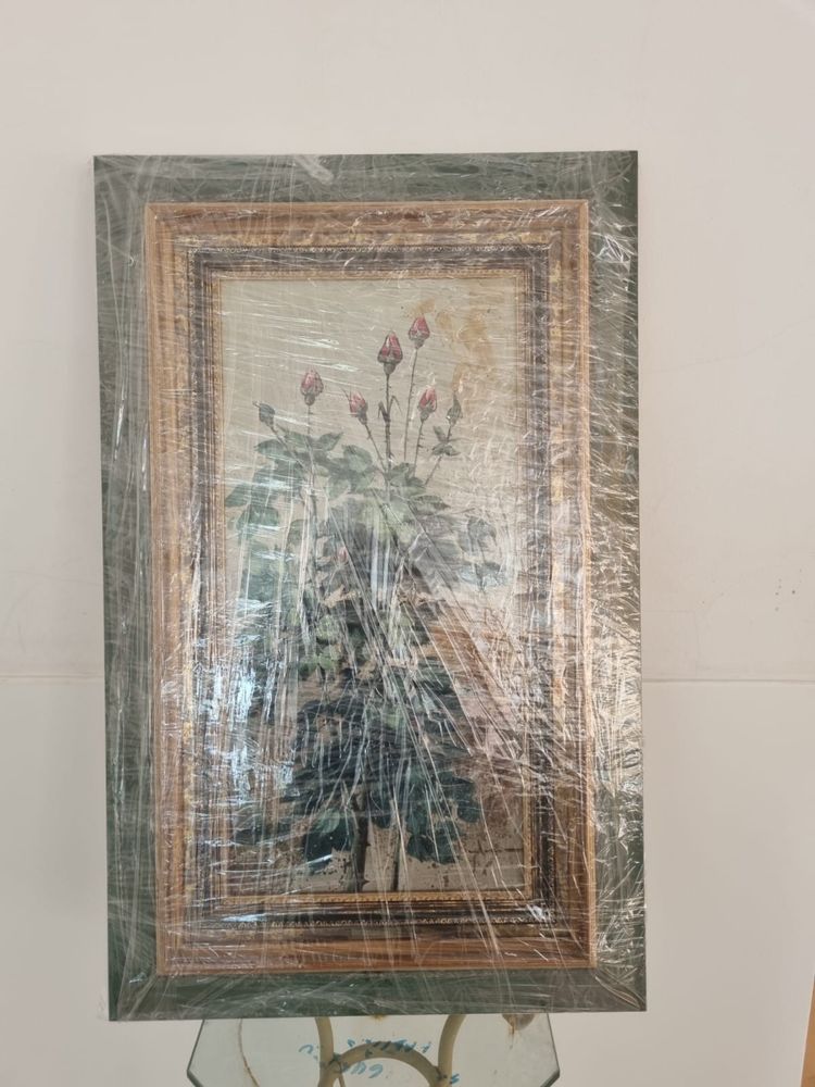 Quadros com moldura dourada