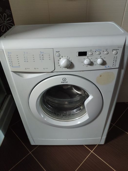 Люк та замок для пральної машини Indesit IWUD4105