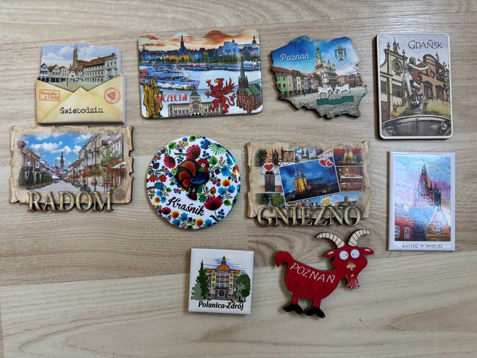 Kolekcja magnesów na lodówkę