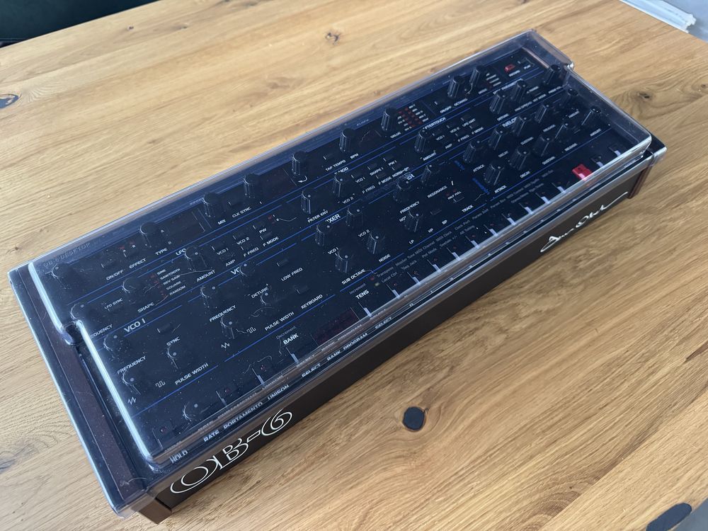 Sintetizador desktop Sequential OB-6