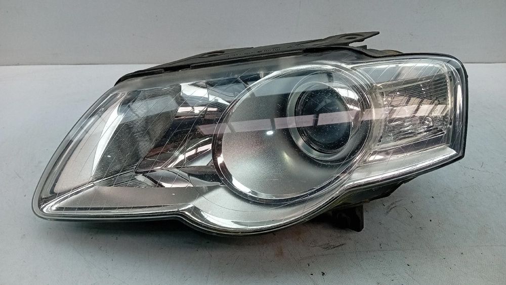 Ótica / farol esquerda VOLKSWAGEN Passat (3C2)