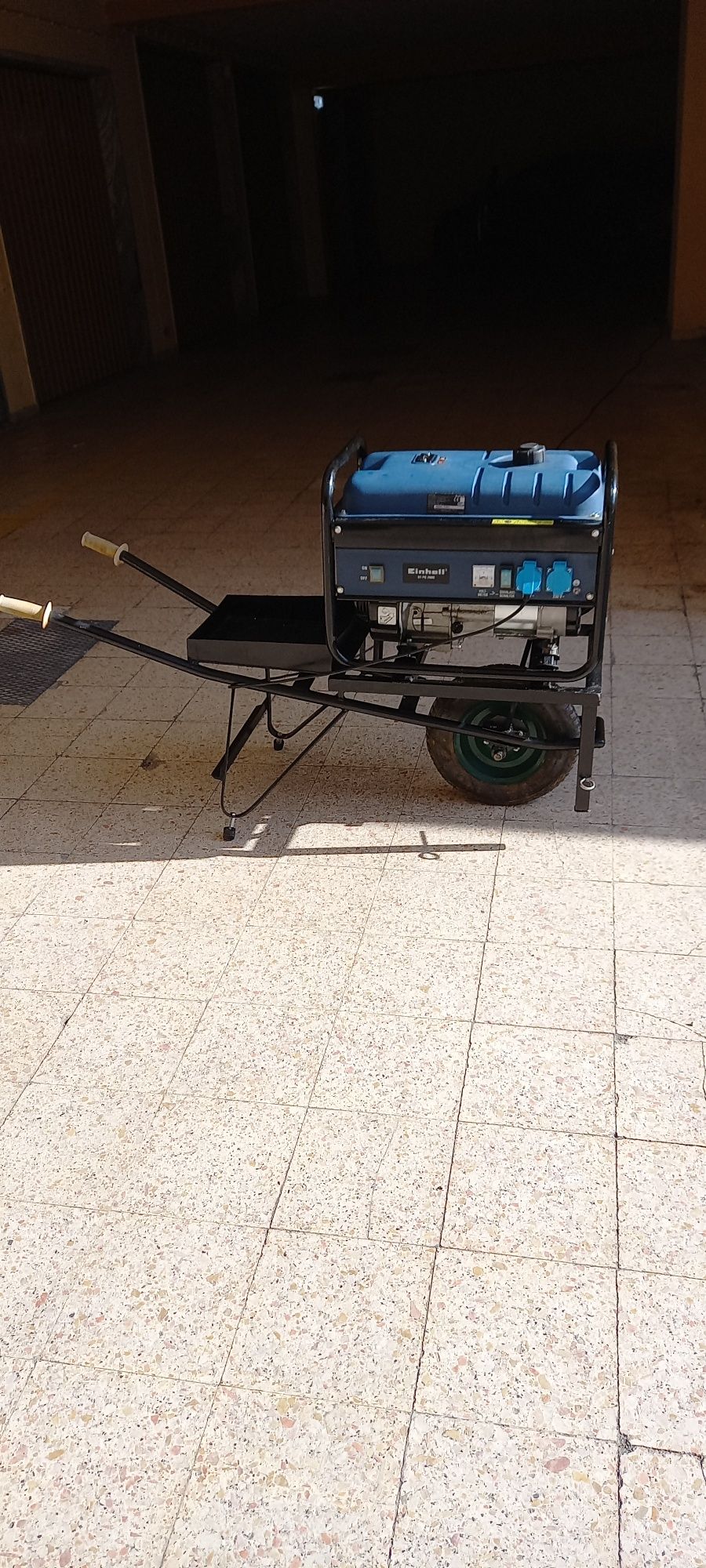 Carro de mão para transporte de gerador