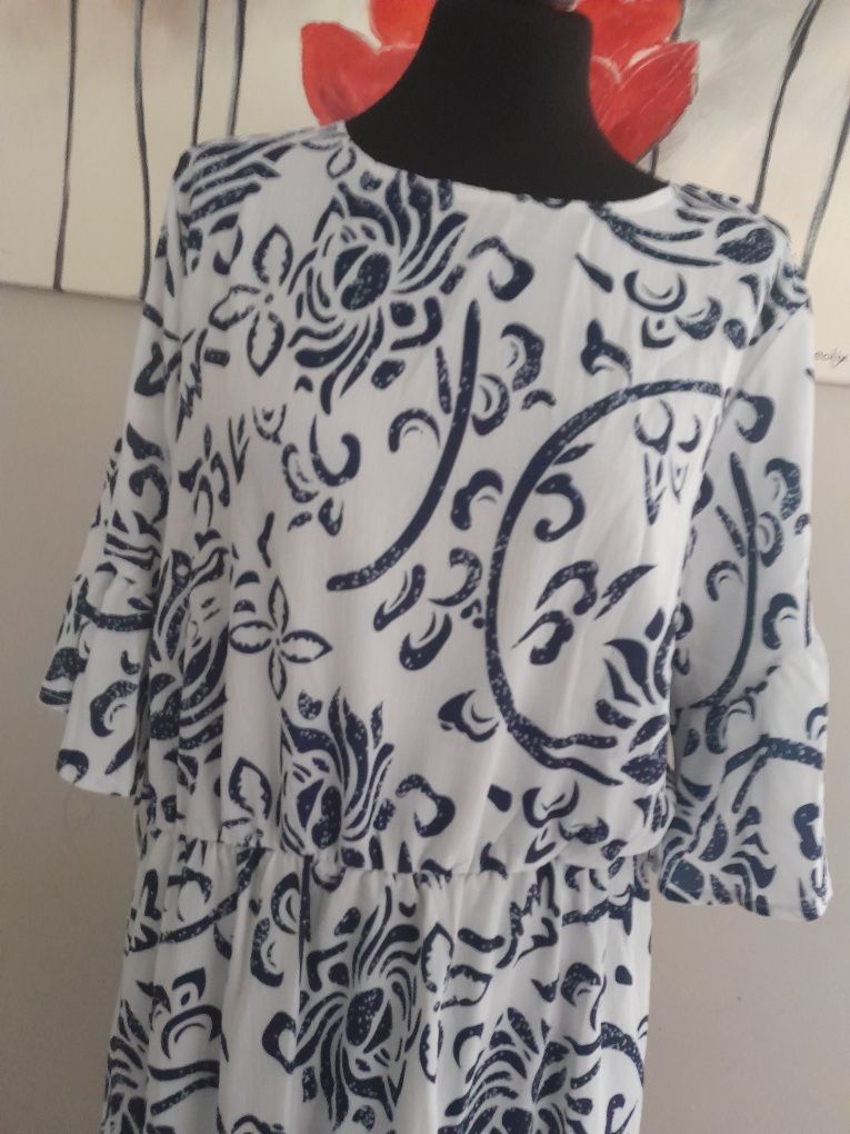 Biała luźna sukienka wzorzysta wzorki X 42 plus size