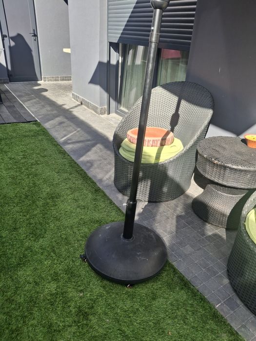 Chapéu de sol e apoio com rodinhas