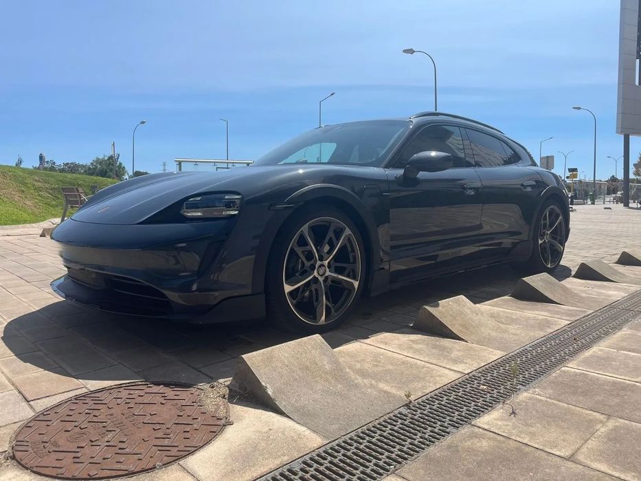Porsche Taycan Cross Turismo 4