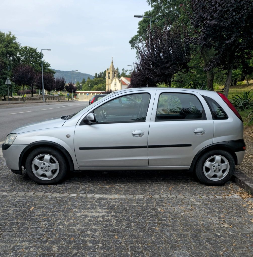 Opel corsa 1.7 DTi motor izuso