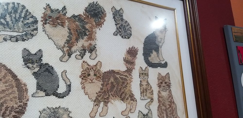 Quadro com gatos, em ponto cruz.