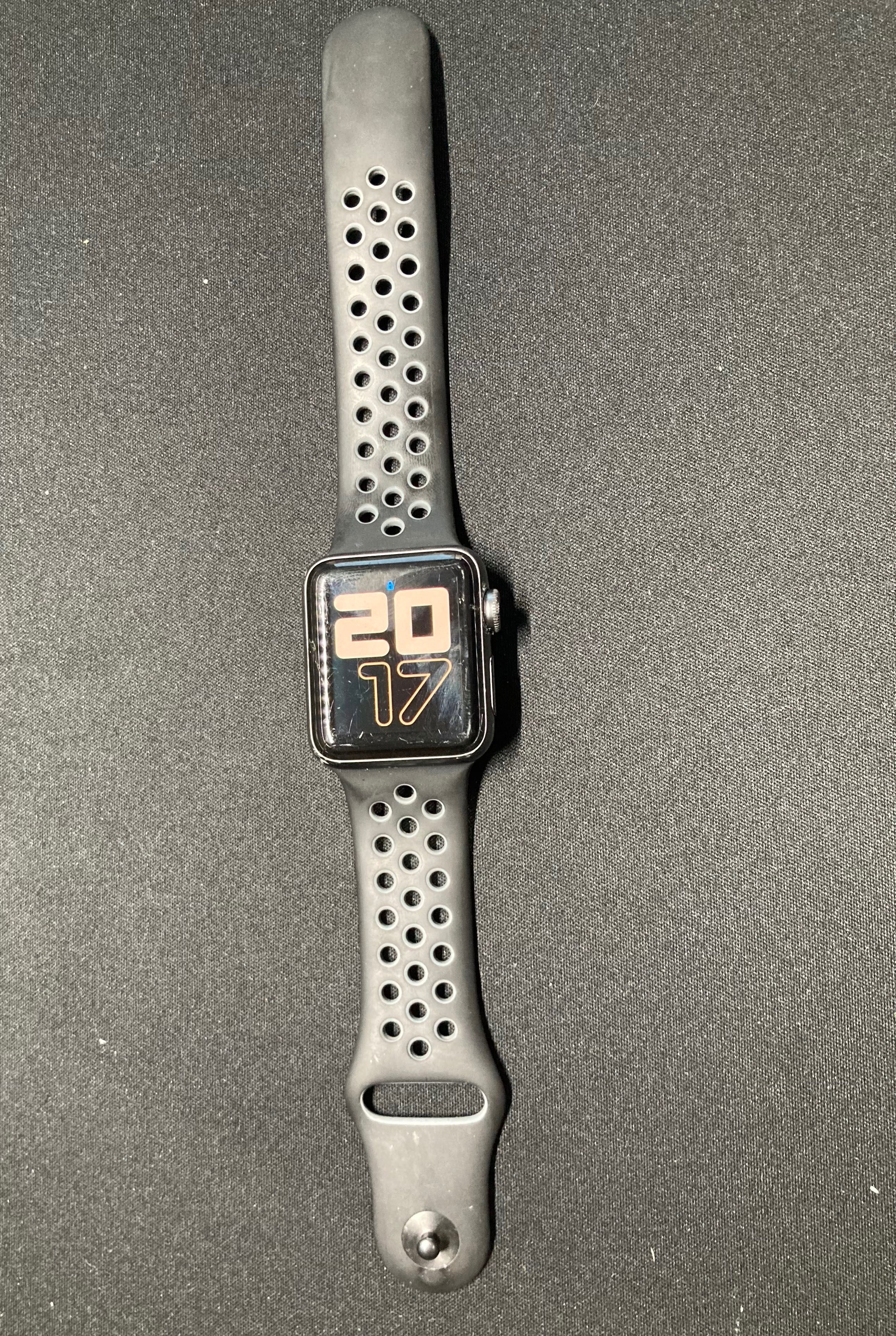 Apple Watch (Series 2) Caixa 38mm em Alumínio Prateado