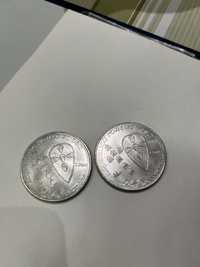 Duas moedas comemorativas de 250 escudos