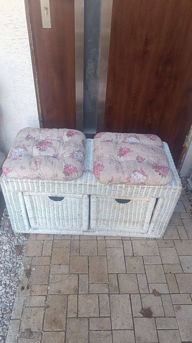 Siedzisko ,ławka z koszami z wikliny