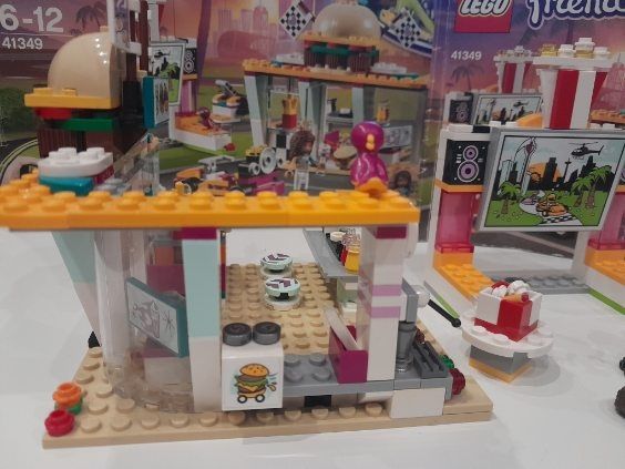 Klocki LEGO Friends Wyścigowa Restauracja 41349
