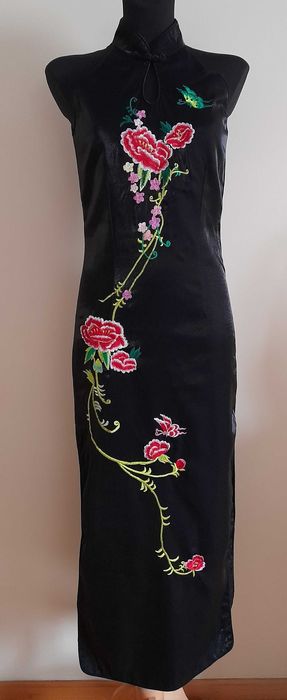Sukienka w stylu azjatyckim haftowane kwiaty etui maxi długa XS/34