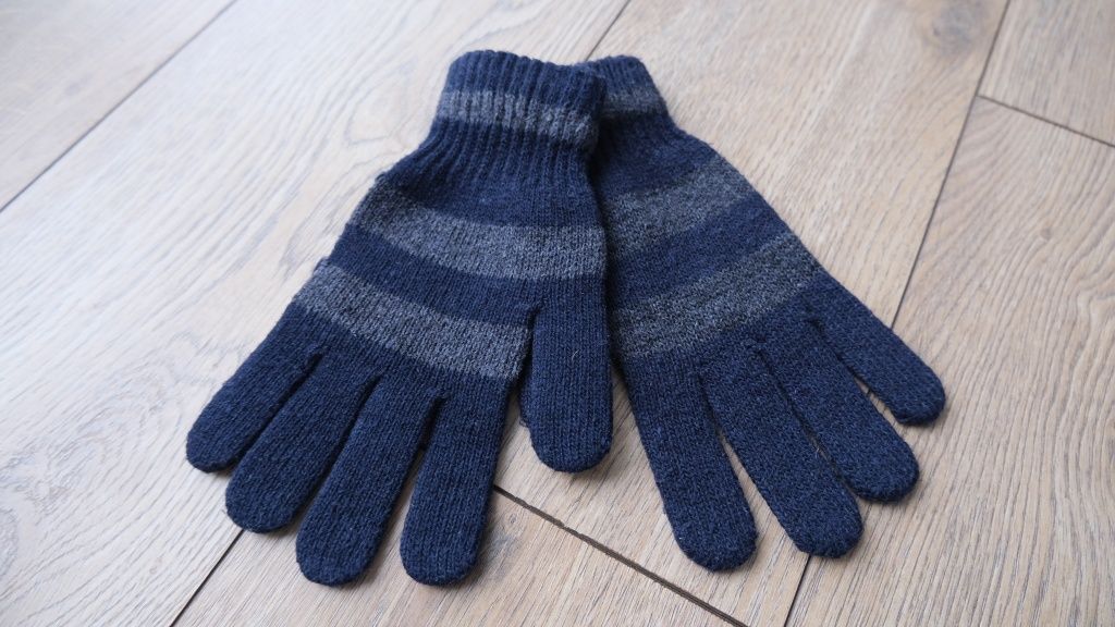 Granatowe rękawiczki na zimę