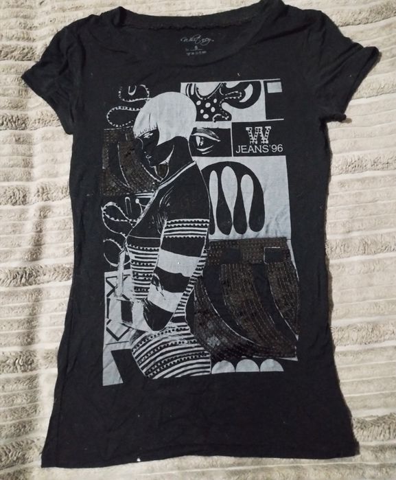 Футболка з графічним малюнком