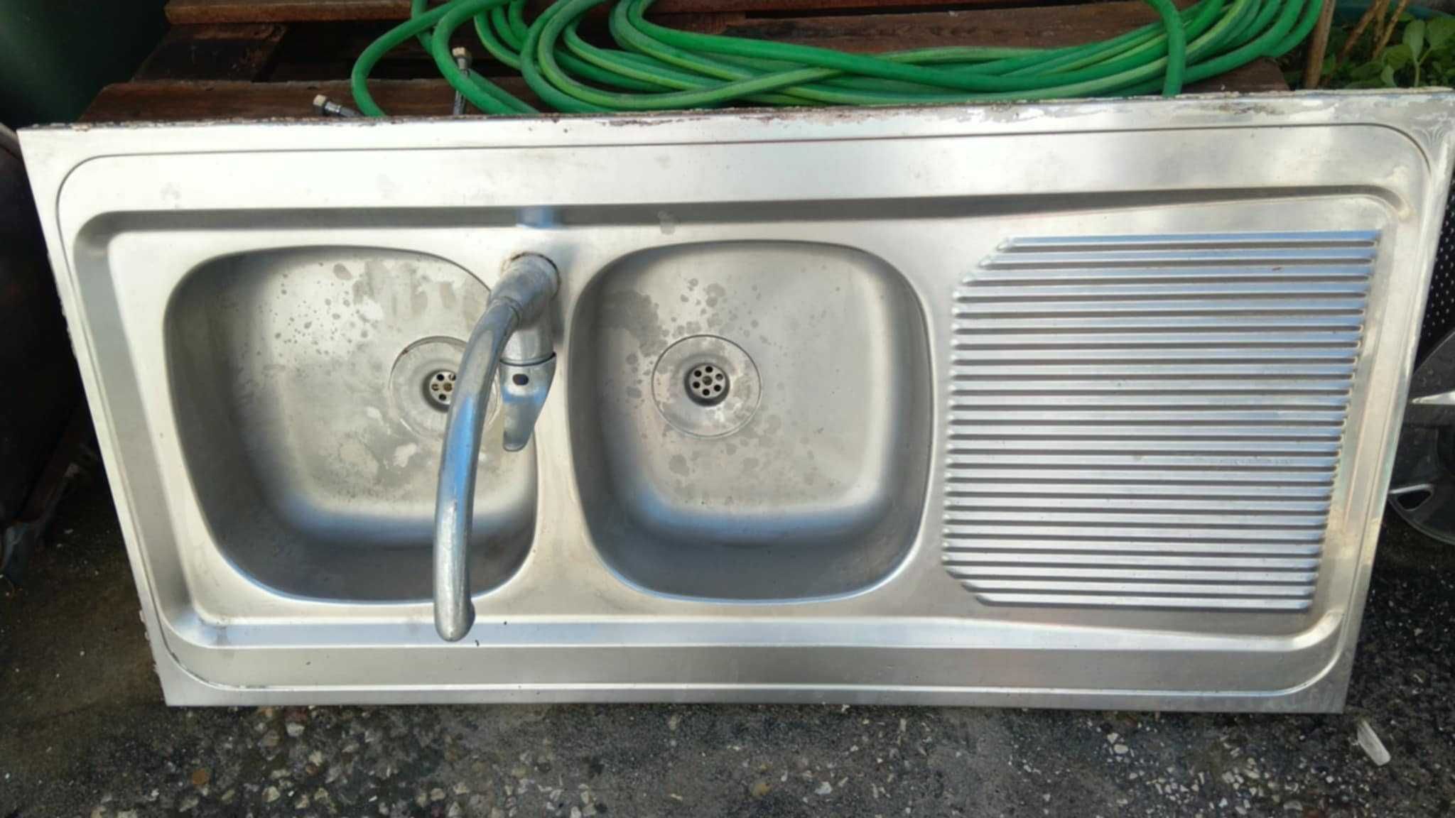 Lava Loiça em INOX TEKA com oferta de torneira