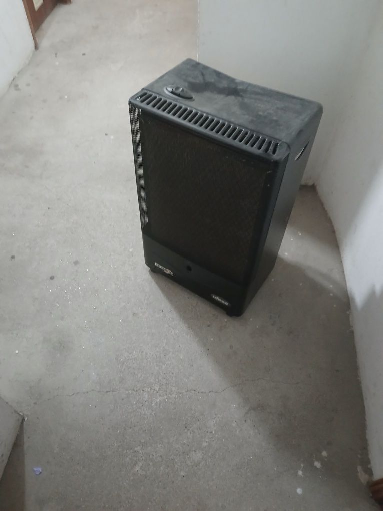 Aquecedor à gás preto