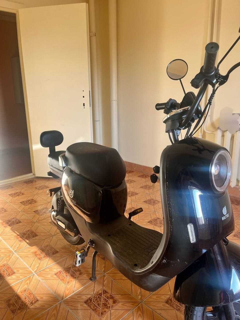 Продам электроскутер  E-Bike Bolttech 10" (800W 48V 24Ah)