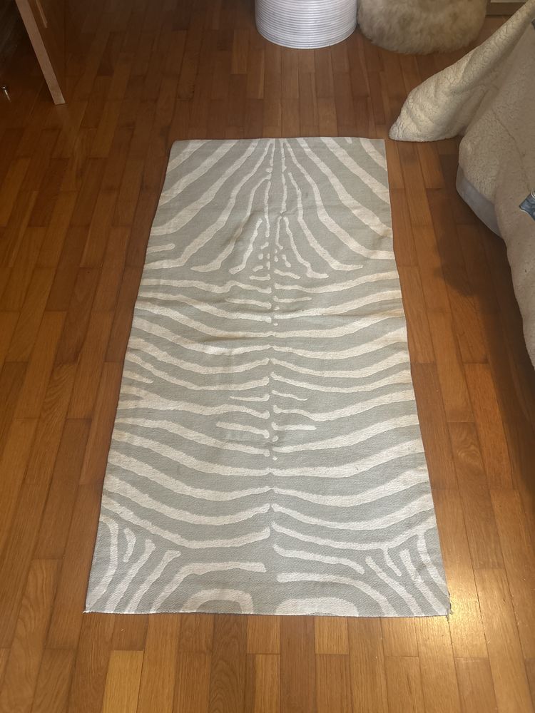Tapete padrão zebra cinzento