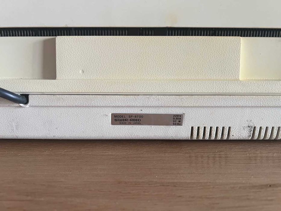 Máquina de Escrever Silver Reed SP-8700