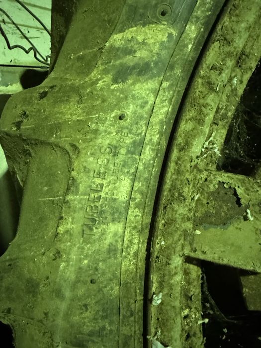 Rodas estreitas em bom estado