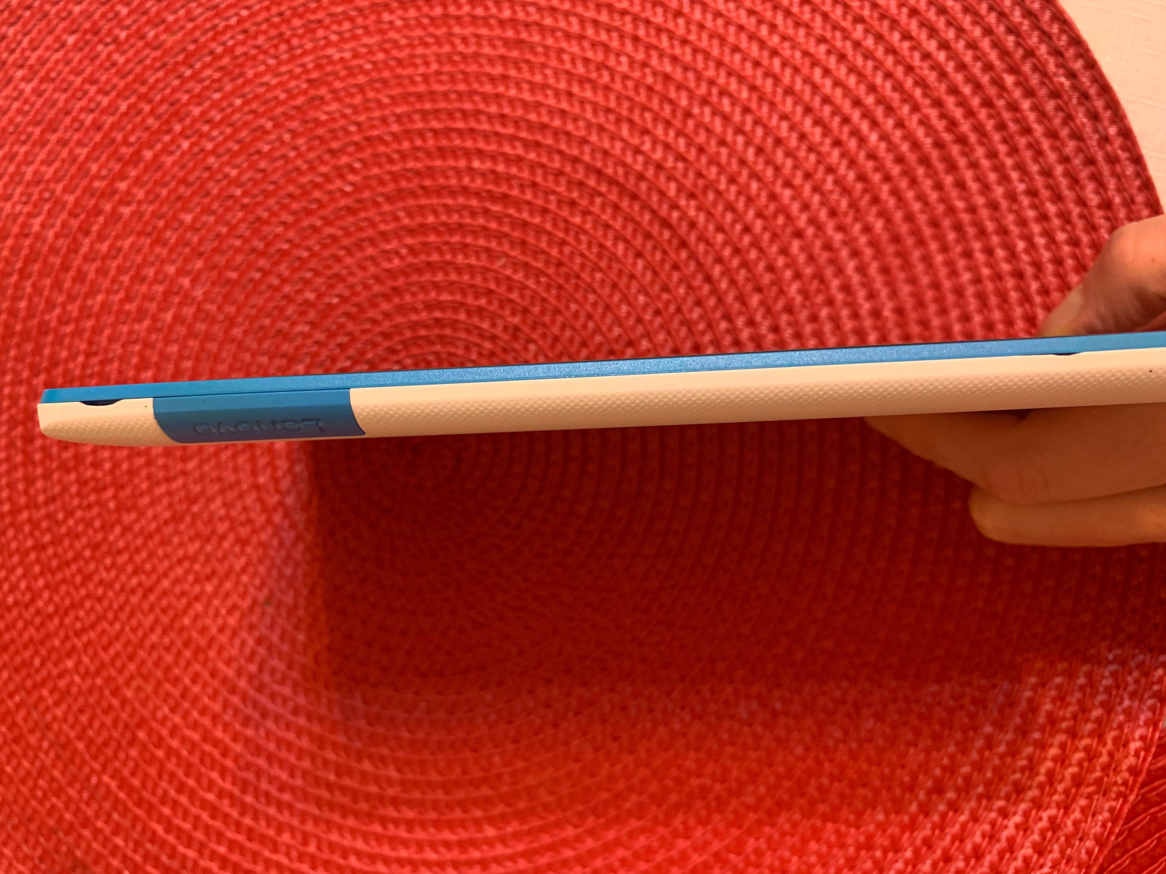 Tablet LENOVO TB3-710I