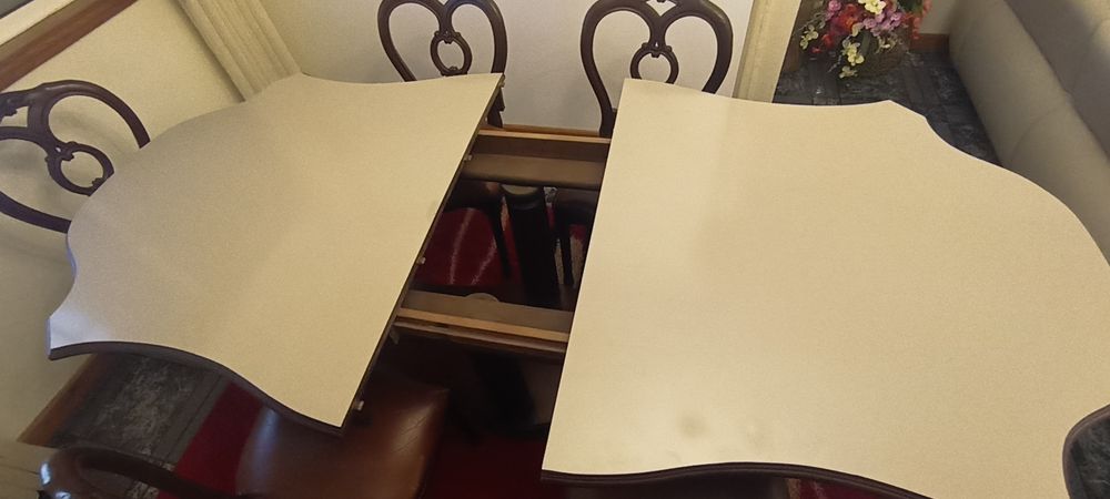 Mesa de jantar extensível com cadeiras