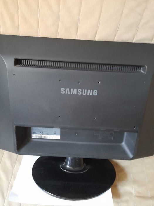 Monitor Samsung. 22 cale. Mało używany.