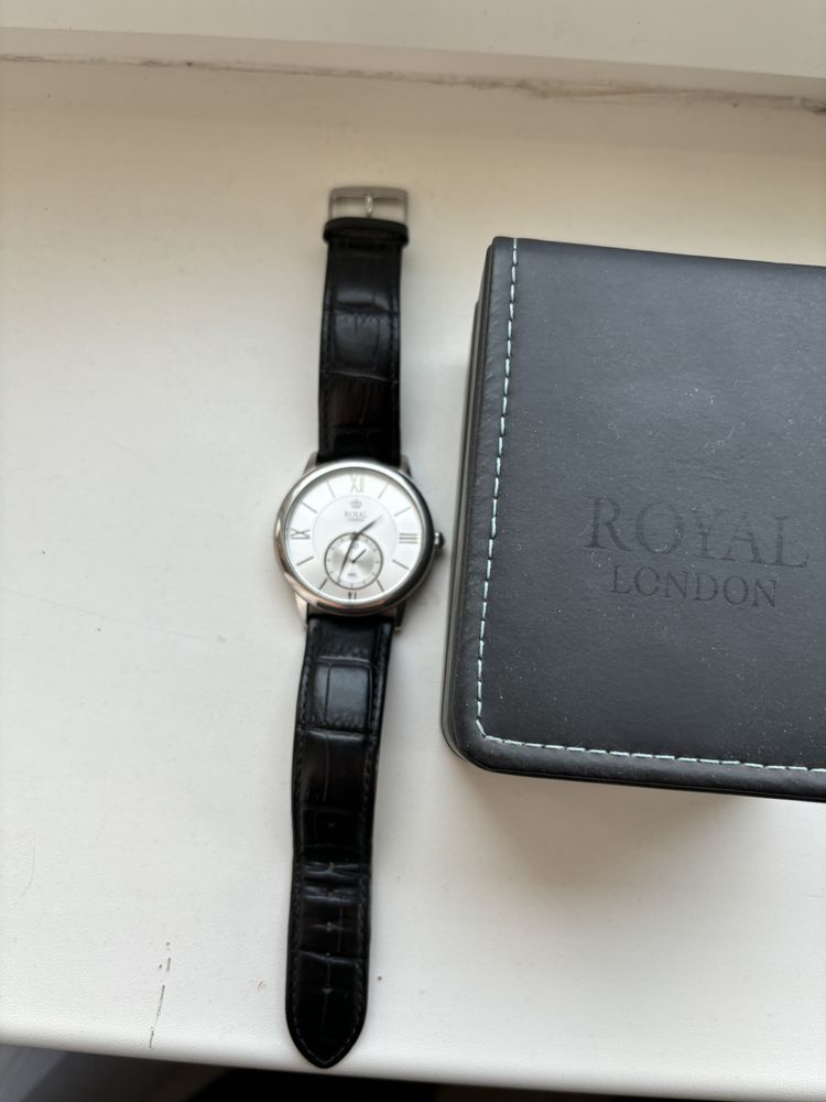 Продам годиник Royal london