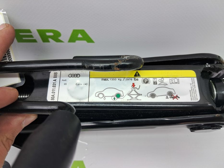 Домкрат AUDI Q5 80A 80A011031