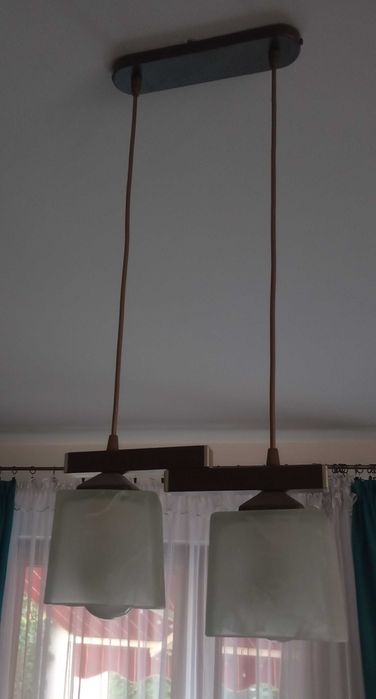Lampy sufitowe i kinkiety do salonu