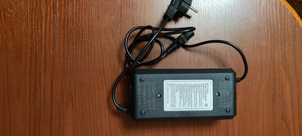 Зарядний пристрій