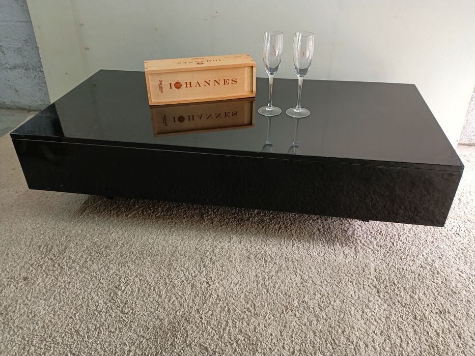 Mesa de centro em madeira lacada preto brilho, medidas: 116/55/30cm al