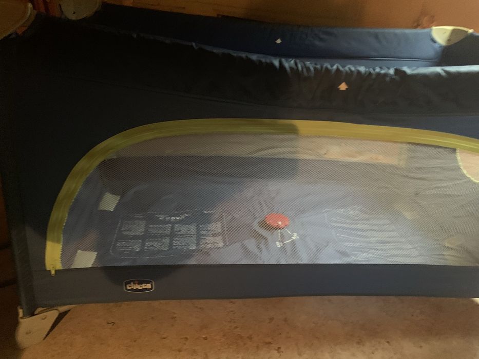 Cama de viagem ou parque infantil