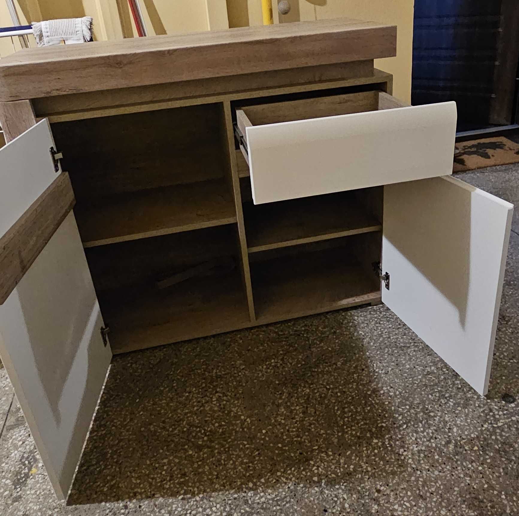 Komoda z podświetleniem LED – jak nowa!