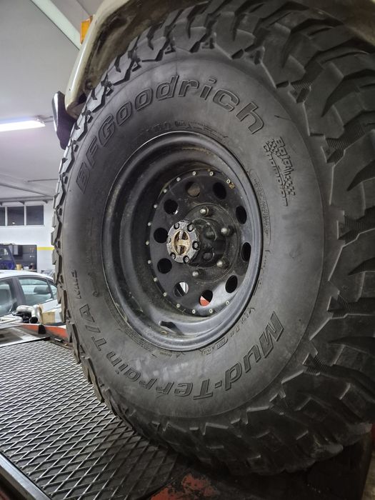 Pneus BF goodrich 35x12.5xr15