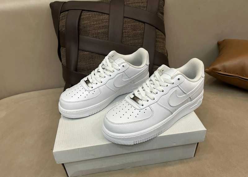 Nike Air Force 1 Low '07 White EU 38