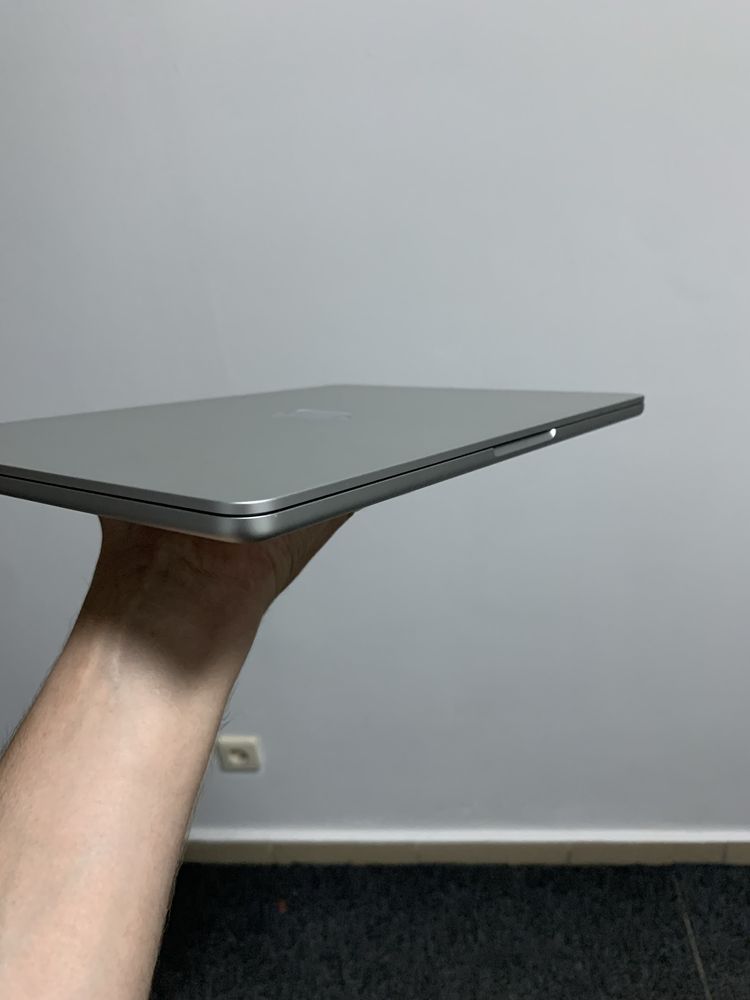 Apple MacBook Air 13 M3 2024 8/256Gb Silver б/у