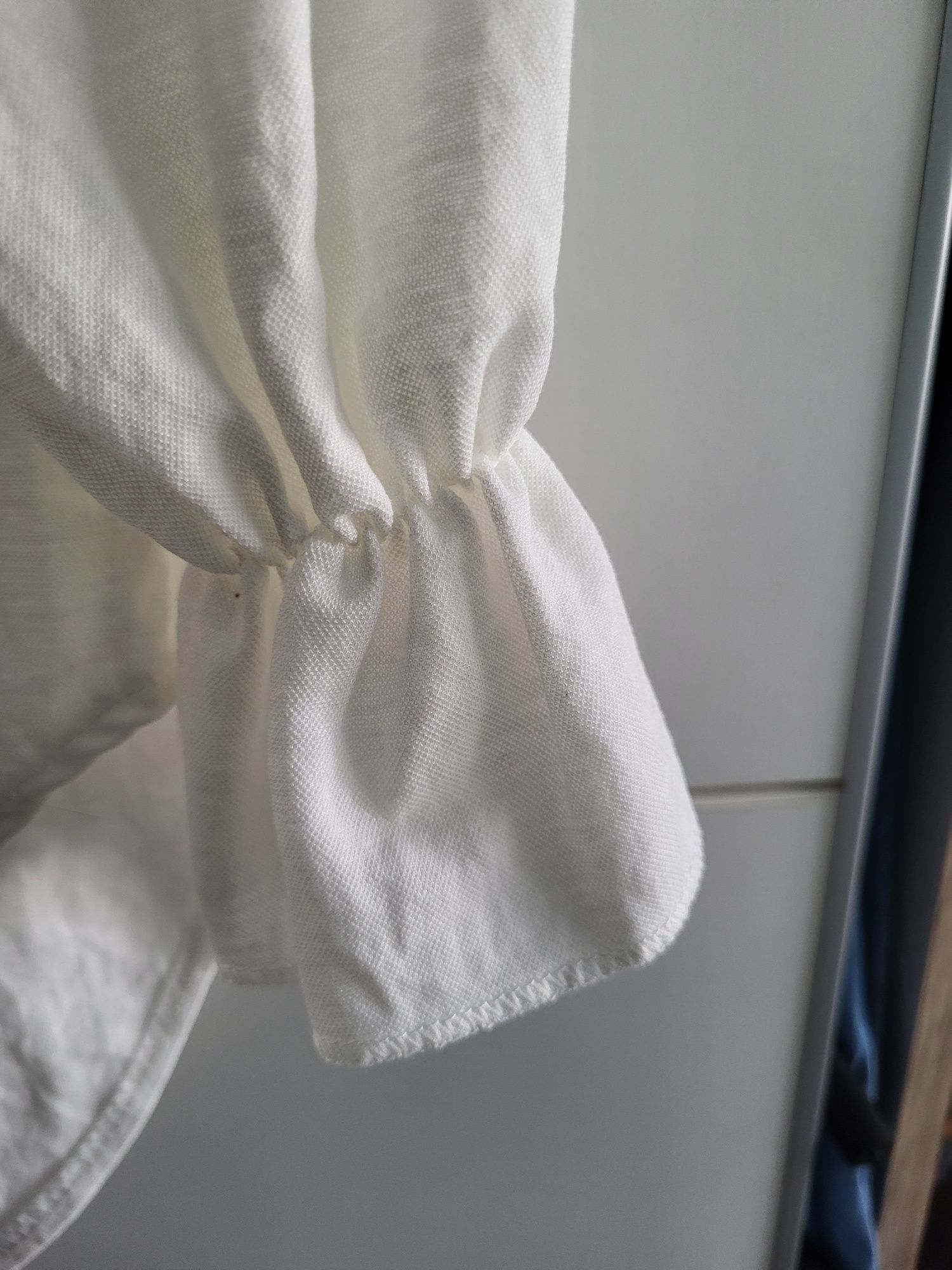 Bluzka włoska w kolorze ekri ,z tyłu srebrna kokarda