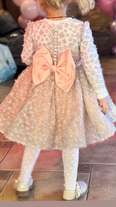 Продам сукню 98-104 розмір 700 грн